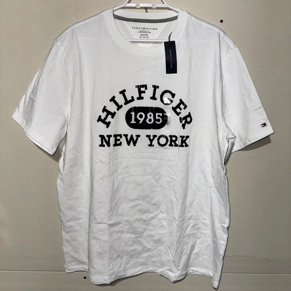 Tommy Hilfiger T-shirt - Picture 1 of 3